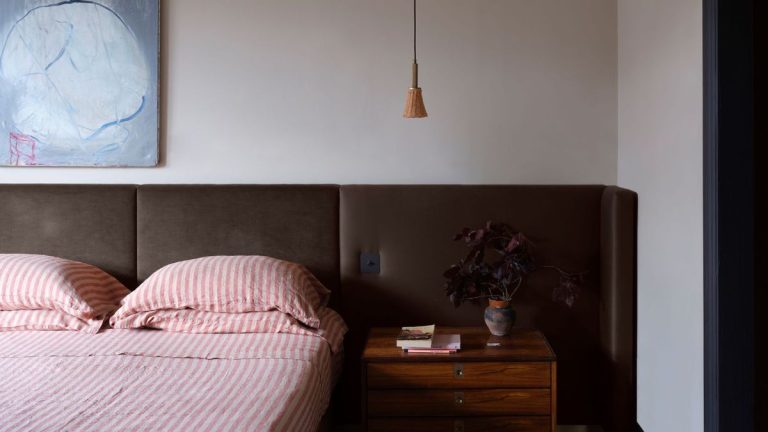 Ce sont les meilleures combinaisons de couleurs pour une chambre d'amis, selon les experts en peinture de Farrow & Ball