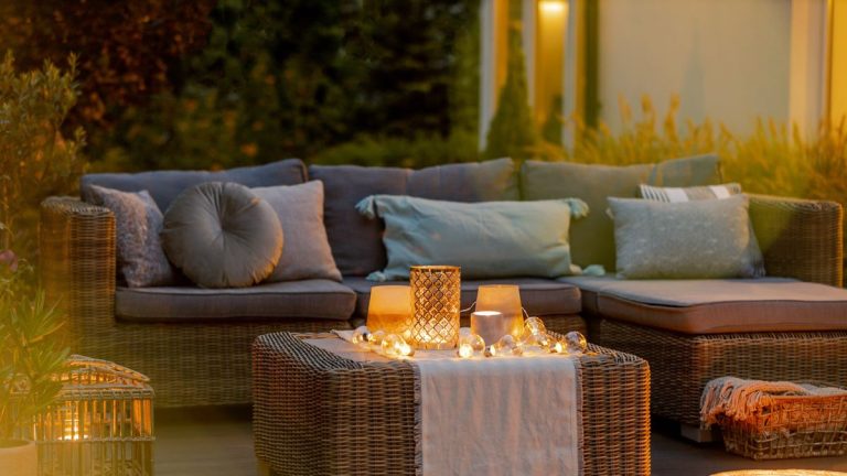 Comment protéger les meubles de jardin en hiver – et assurer leur longévité