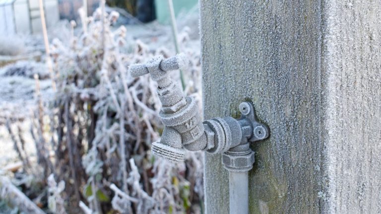 Dois-je couvrir mon robinet extérieur en hiver ? Conseils d’experts par temps glacial Dois-je couvrir mon robinet extérieur en hiver ? Conseils d’experts par temps glacial