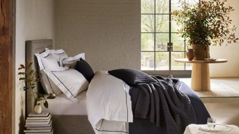 6 façons simples de moderniser une chambre sans rien acheter de nouveau, selon les architectes d'intérieur