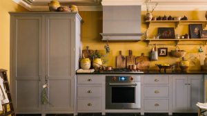 Quelles couleurs se marient le mieux avec les armoires de cuisine grises ? Les architectes d’intérieur expliquent comment décorer avec ce neutre cool Quelles couleurs se marient le mieux avec les armoires de cuisine grises ? Les architectes d'intérieur expliquent comment décorer avec ce neutre cool