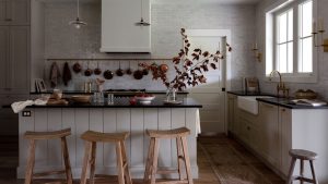 10 cuisines gris clair qui prouvent que le gris fait son grand retour sous sa forme la plus pâle
