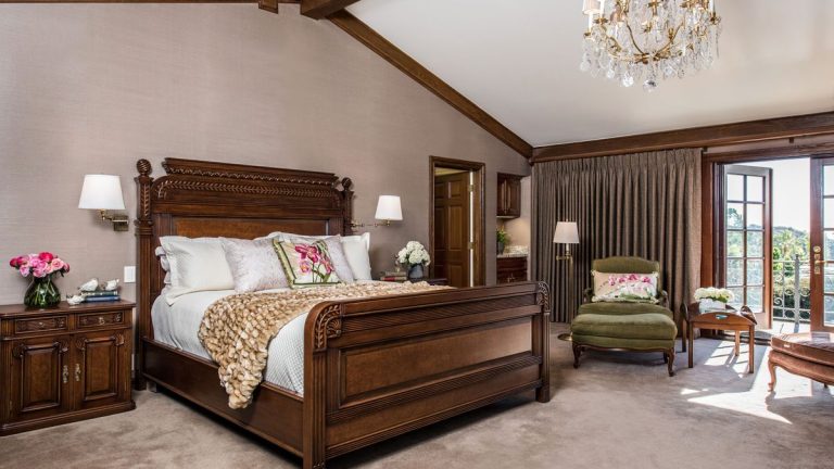 Ces améliorations DIY à base d’argent peuvent donner à votre chambre une atmosphère luxueuse à moindre coût Ces améliorations DIY à base d'argent peuvent donner à votre chambre une atmosphère luxueuse à moindre coût