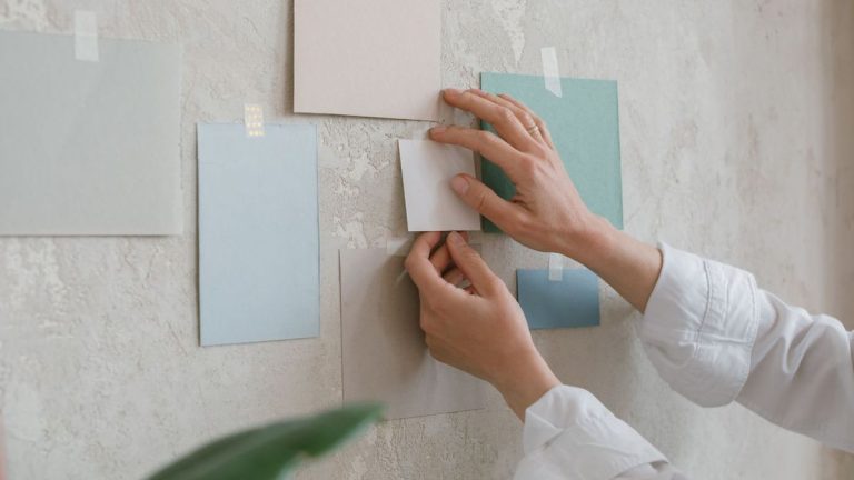 Comment utiliser correctement les échantillons de peinture – obtenez la bonne couleur de peinture à chaque fois Comment utiliser correctement les échantillons de peinture – obtenez la bonne couleur de peinture à chaque fois