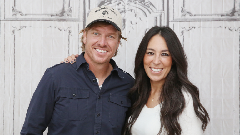 La cuisine de Joanna Gaines présente la tendance « richesse en bibliothèque » de 2024 – et ce look est si simple à recréer
