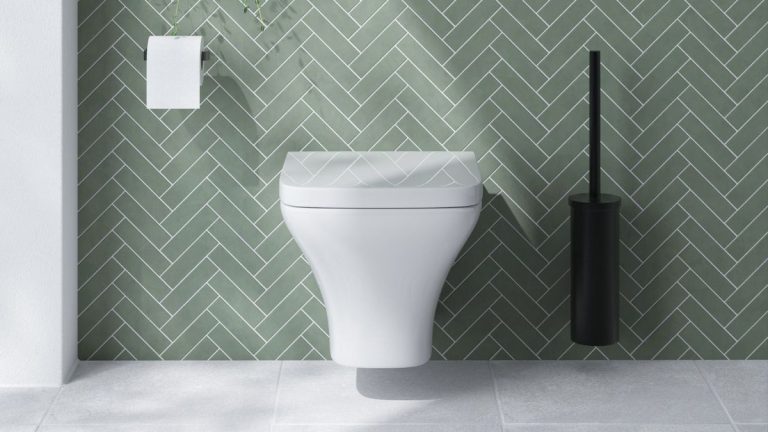 Voici comment réparer des toilettes à vidange lente, selon un plombier