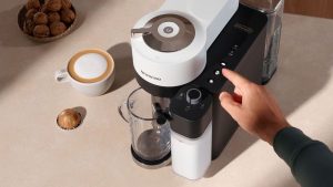 Voici exactement comment utiliser une machine Nespresso, selon un chef Nespresso Voici exactement comment utiliser une machine Nespresso, selon un chef Nespresso