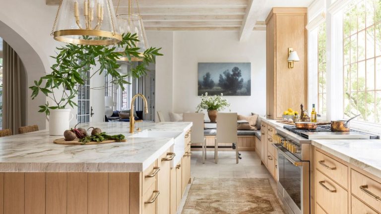 6 façons simples de concevoir une cuisine facile à nettoyer – selon des designers experts These are the 12 timeless kitchen design elements you need to ensure your kitchen never, ever dates