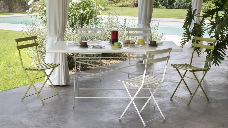 Un guide étape par étape pour nettoyer les sols en béton – revitalisez vos espaces intérieurs et extérieurs