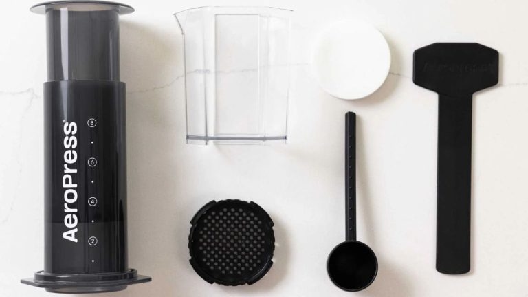 Notre barista résident vient d'améliorer « La recette ultime d'AeroPress » – voici comment Notre barista résident vient d'améliorer « La recette ultime d'AeroPress » – voici comment