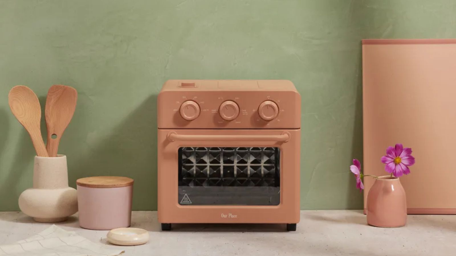 Une édition limitée couleur Spice Our Place Wonder Oven dans une cuisine moderne