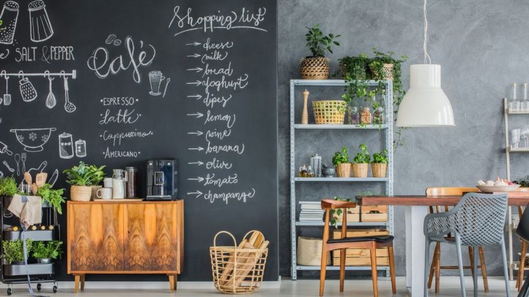 La meilleure façon de nettoyer un tableau : des nettoyeurs professionnels partagent leurs astuces La meilleure façon de nettoyer un tableau : des nettoyeurs professionnels partagent leurs astuces
