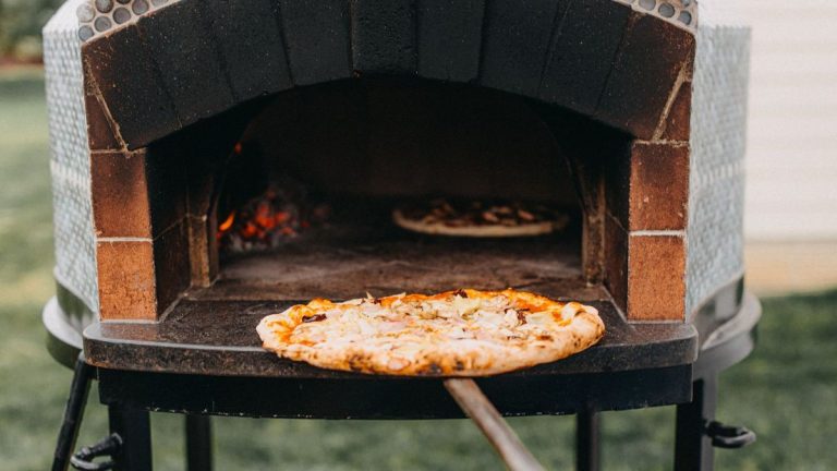 Comment nettoyer un four à pizza – des erreurs que j'ai commises pour que vous n'ayez pas à le faire Comment nettoyer un four à pizza – des erreurs que j'ai commises pour que vous n'ayez pas à le faire