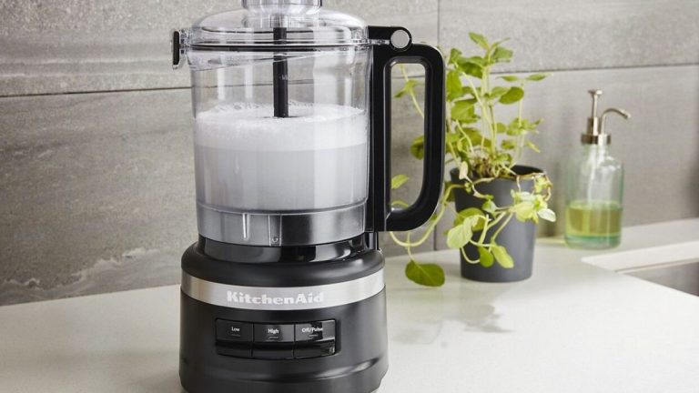 Comment nettoyer un robot culinaire – conseils de nos experts en cuisine