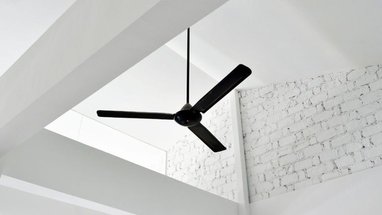 Apprenez à réparer un ventilateur de plafond bancal pour garder votre maison fraîche Apprenez à réparer un ventilateur de plafond bancal pour garder votre maison fraîche