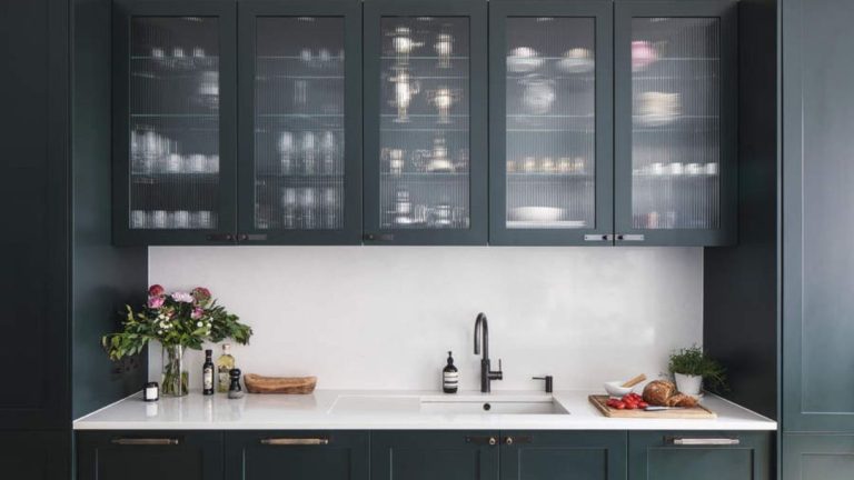 J'ai organisé mes armoires de cuisine en zones et cuisiner n'a jamais été aussi simple J'ai organisé mes armoires de cuisine en zones et cuisiner n'a jamais été aussi simple