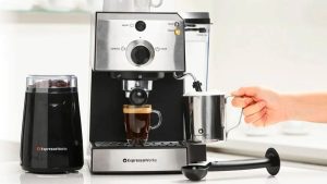 Pour 200 $, l'Espresso Works All-In-One est une cafetière décente Pour 200 $, l'Espresso Works All-In-One est une cafetière décente