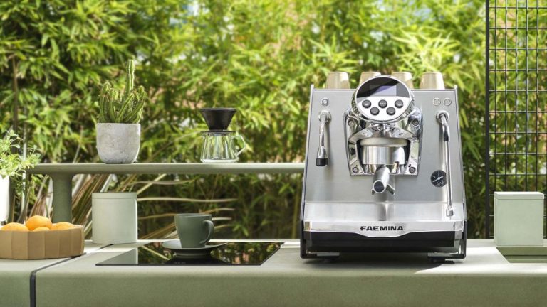 Avez-vous besoin de dépenser 6 000 $ pour une cafetière ? Test de la machine à expresso Faemina Avez-vous besoin de dépenser 6 000 $ pour une cafetière ? Test de la machine à expresso Faemina