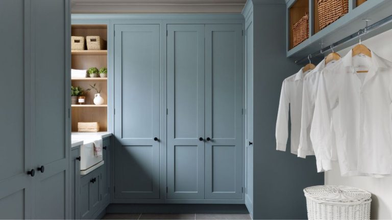 Sécher son linge à l'intérieur est-ce une mauvaise idée ? Nous évaluons le pour et le contre