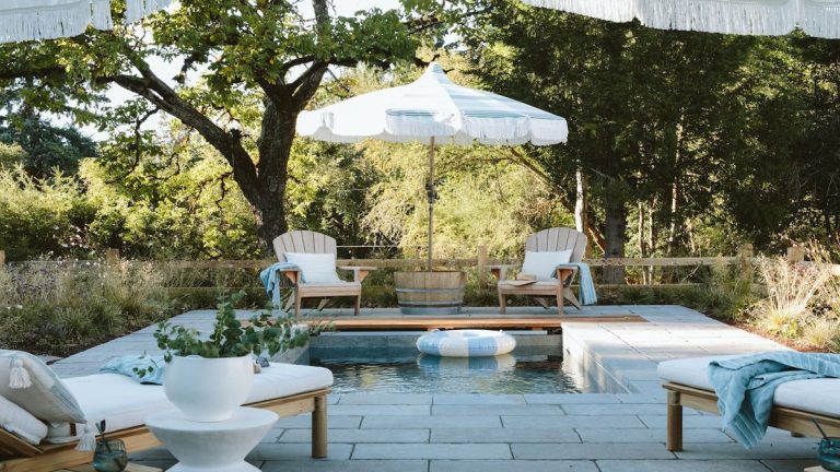 10 plantes à éviter autour d’une piscine – pour un bain dans le jardin en toute sécurité et tranquillité 10 plantes à éviter autour d’une piscine – pour un bain dans le jardin en toute sécurité et tranquillité