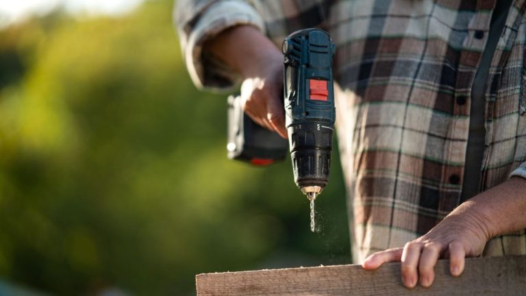 Mes outils de jardinage sont-ils trop bruyants ? Des conseils d’experts sur la réglementation relative au bruit pour vous aider à éviter de déranger vos voisins Mes outils de jardinage sont-ils trop bruyants ? Des conseils d'experts sur la réglementation relative au bruit pour vous aider à éviter de déranger vos voisins