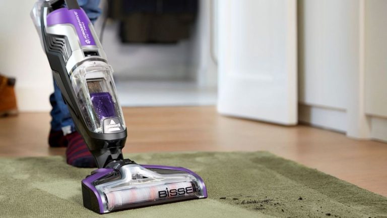 Nettoyeurs à vapeur ou nettoyeurs de tapis : lequel est le meilleur pour vos sols ?