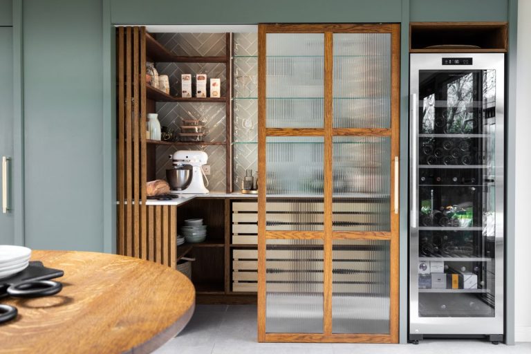 Comment construire le garde-manger pratique parfait, selon les experts en conception de cuisine Comment construire le garde-manger pratique parfait, selon les experts en conception de cuisine