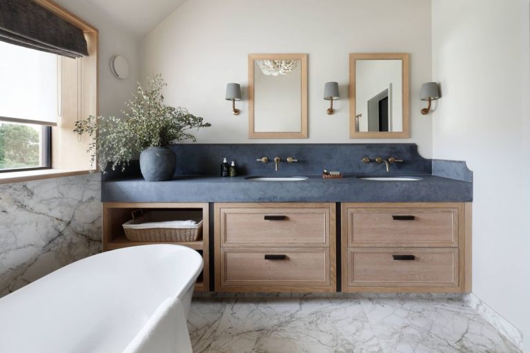 Peut-on construire une salle de bain pour moins de 5 000 $ ? Des experts en décoration intérieure nous donnent leurs idées pour économiser de l'argent