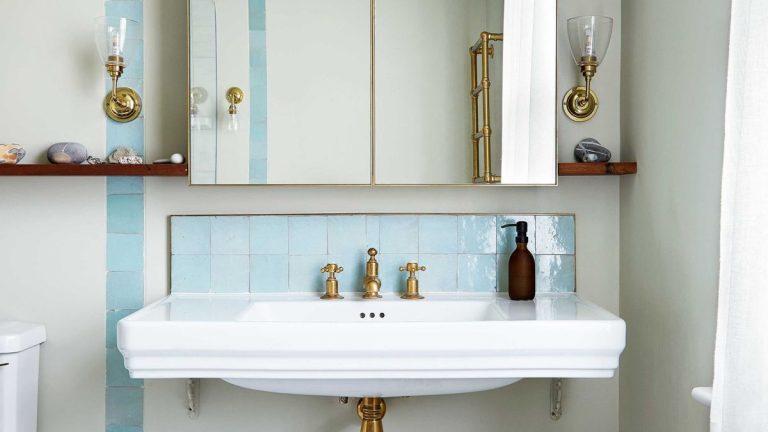 Combien coûte l'ajout d'une demi-salle de bain ? Les experts détaillent le budget