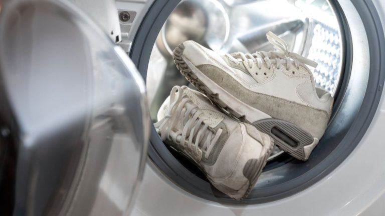 Comment laver correctement ses baskets et éviter des dommages irréversibles