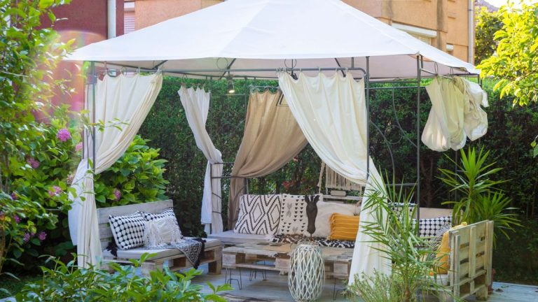 « Un risque majeur pour la sécurité » – 4 raisons pour lesquelles il est rarement sécuritaire de faire un barbecue sous un belvédère