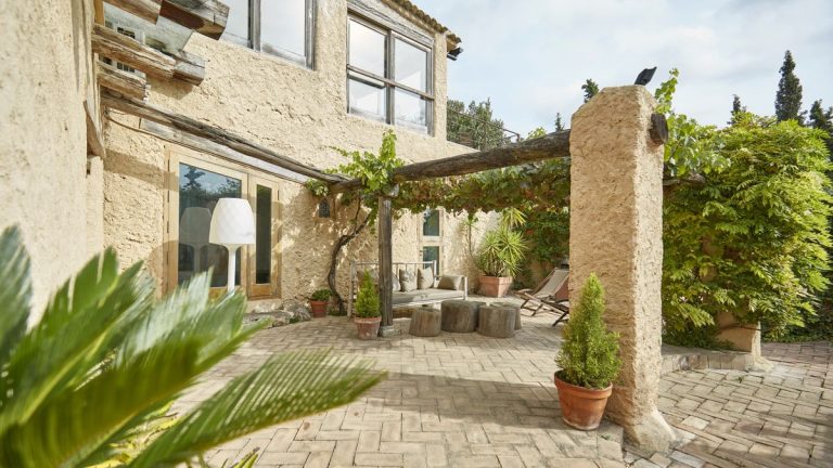 Idées de patio méditerranéen – 5 façons inspirantes de transporter votre espace de vie extérieur vers un endroit plus ensoleillé Idées de patio méditerranéen – 5 façons inspirantes de transporter votre espace de vie extérieur vers un endroit plus ensoleillé
