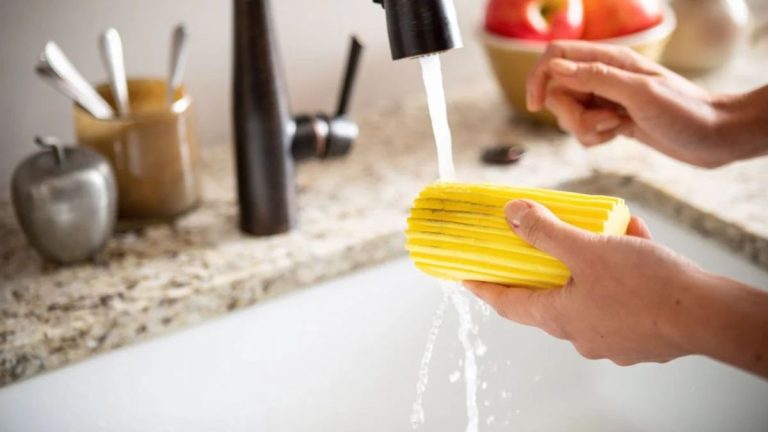 6 façons «amusantes» les nettoyeurs professionnels mettent un draster humide pour contourner la maison (alerte de spoiler – ces éponges pratiques peuvent faire plus que la poussière claire) J'ai tout essayé pour me débarrasser de la poussière – maintenant je jure par un seul outil qui a changé ma vie pour le mieux
