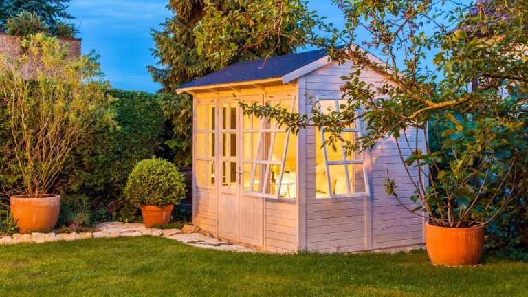 Comment garder votre abri de jardin au frais en cas de canicule – 8 solutions anti-chaleur pour rester au frais en été Comment garder votre abri de jardin au frais en cas de canicule – 8 solutions anti-chaleur pour rester au frais en été