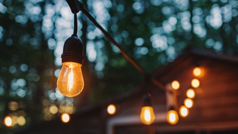 Les lampes solaires sont-elles vraiment écologiques ? Les experts en énergie conseillent