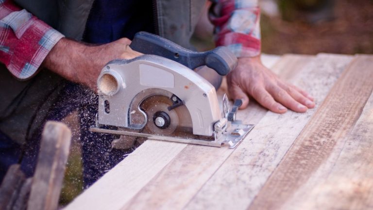 Scie circulaire ou scie sauteuse : les experts révèlent les avantages, les inconvénients, les différences et ce dont vous aurez besoin pour votre prochain projet de bricolage