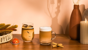 Envie d’un latte épicé à la citrouille ? Les capsules saisonnières de Nespresso sont de retour et sont en promotion pour la fête du Travail Envie d'un latte épicé à la citrouille ? Les capsules saisonnières de Nespresso sont de retour et sont en promotion pour la fête du Travail