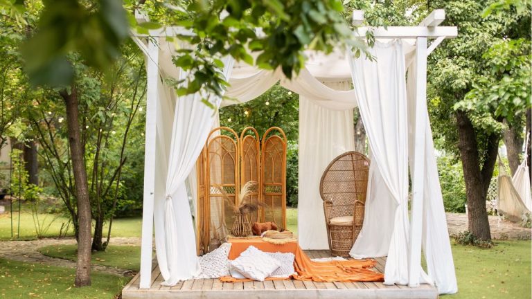 Idées d’intimité pour une pergola – 5 façons d’ajouter de l’intimité à votre espace de vie extérieur confortable Idées d’intimité pour une pergola – 5 façons d’ajouter de l’intimité à votre espace de vie extérieur confortable