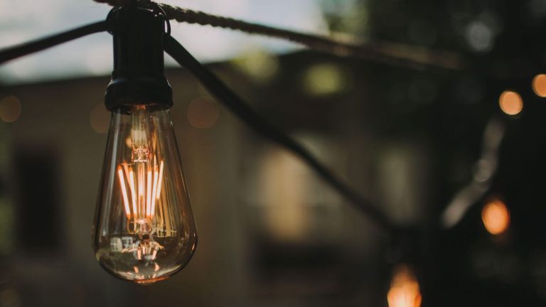 Les meilleures marques de lampes solaires – 3 entreprises fiables pour des lampes qui fonctionnent réellement