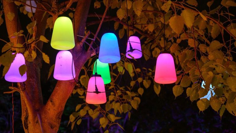 Tendances de l’éclairage de jardin 2025 – les lumières intelligentes ont le vent en poupe, mais les guirlandes lumineuses gardent la couronne Tendances de l’éclairage de jardin 2025 – les lumières intelligentes ont le vent en poupe, mais les guirlandes lumineuses gardent la couronne
