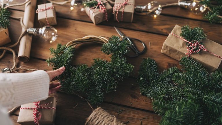 Comment réaliser une couronne de Noël – et découvrez les secrets pour obtenir un look professionnel Comment réaliser une couronne de Noël – et découvrez les secrets pour obtenir un look professionnel