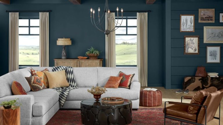 La couleur du mois d’octobre de Sherwin-Williams est un bleu foncé aux tons verts parfaitement équilibré – en tant qu’éditeur de couleurs fatigué des nuances fades, voici pourquoi je l’aime La couleur du mois d'octobre de Sherwin-Williams est un bleu foncé aux tons verts parfaitement équilibré – en tant qu'éditeur de couleurs fatigué des nuances fades, voici pourquoi je l'aime