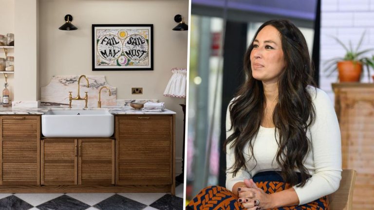 Nous venons de repérer un détail inattendu mais très élégant sur l’évier de cuisine de Joanna Gaines – et nous pensons que ce sera une tendance à surveiller en matière de dosseret. Nous venons de repérer un détail inattendu mais très élégant sur l'évier de cuisine de Joanna Gaines – et nous pensons que ce sera une tendance à surveiller en matière de dosseret.