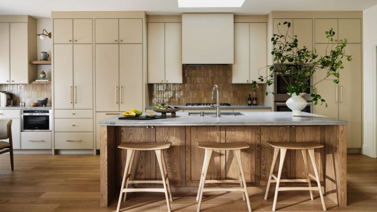 8 mises à jour clés que nous aimons et qui redonnent du style à cette maison californienne décontractée 8 mises à jour clés que nous aimons et qui redonnent du style à cette maison californienne décontractée
