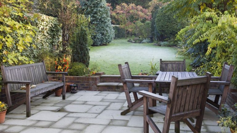 7 articles de jardin à ne jamais laisser dehors en hiver – et comment les conserver en toute sécurité jusqu'au printemps