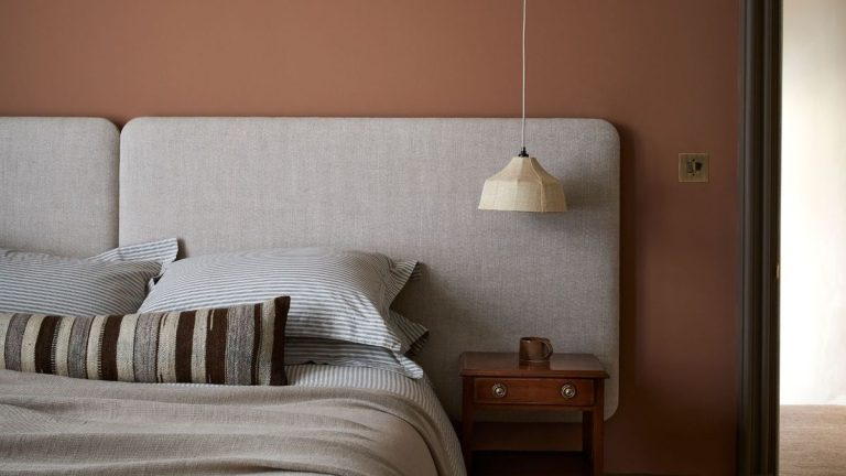 Couleurs à éviter avec le marron – 5 nuances qui ne correspondent pas à la plus grande tendance couleur de l’automne Couleurs à éviter avec le marron – 5 nuances qui ne correspondent pas à la plus grande tendance couleur de l'automne