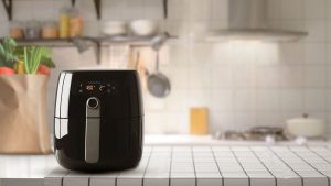 Cette brillante grille de friteuse à air d'Amazon à 17 $ a doublé mon espace de cuisson – je peux désormais cuisiner pour ma famille en une seule fois.