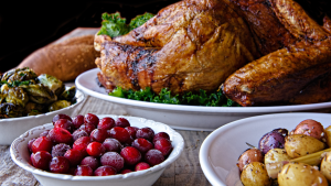 5 astuces de friteuse à air pour rendre le dîner de Noël moins stressant (et encore plus délicieux)