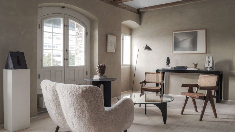 Le minimalisme est-il vraiment démodé ? Les créateurs se demandent si ce look de longue durée sera un jour démodé Le minimalisme est-il vraiment démodé ? Les créateurs se demandent si ce look de longue durée sera un jour démodé