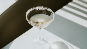 Ce presse-agrumes à 26 $ a amélioré mon jeu de cocktails, juste à temps pour le réveillon du Nouvel An. Ce presse-agrumes à 26 $ a amélioré mon jeu de cocktails, juste à temps pour le réveillon du Nouvel An.